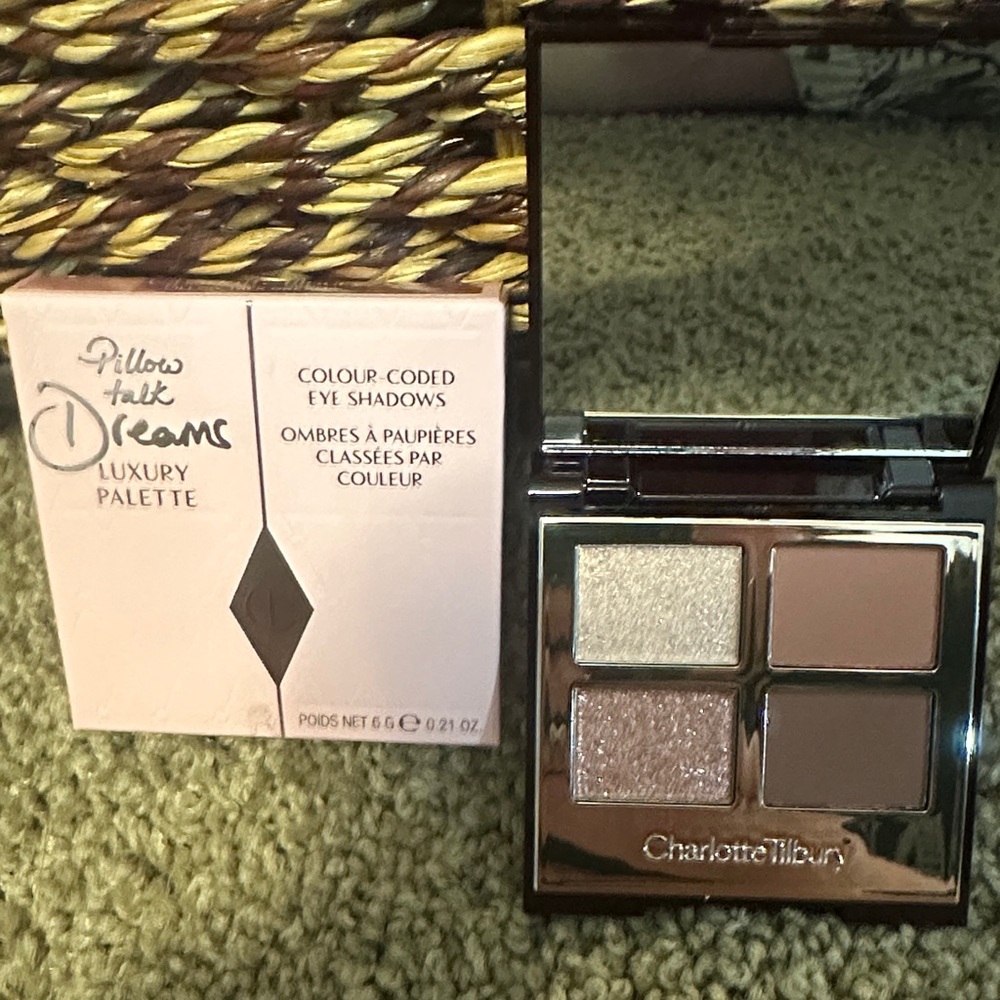 Charlotte Tilbury Pillow Talk Luxury Palette in Pillow Talk Dreams.